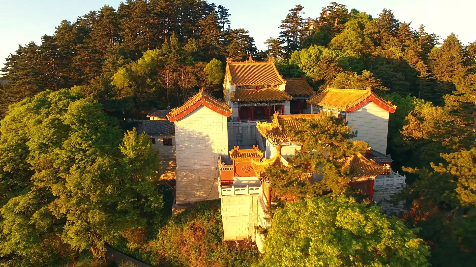 登华山，踏险峰：一场与生死擦肩而过的壮丽