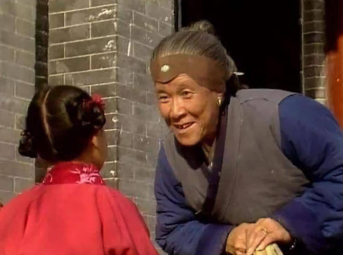 读《红楼梦》：刘姥姥哪是普通农妇，早年也是有头有脸的人物 (图4)