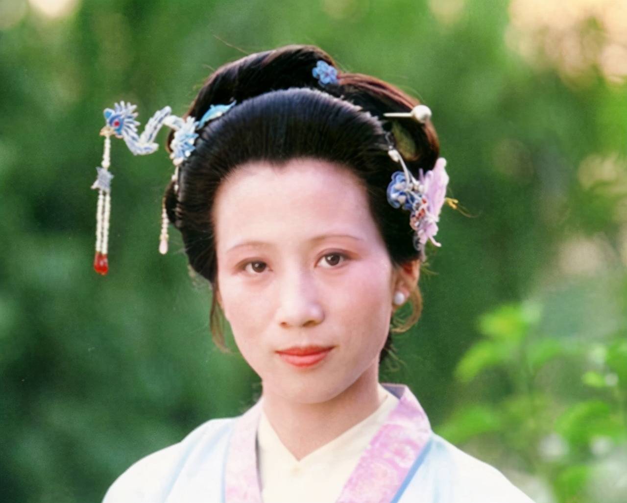 读《红楼梦》：你能理解李纨不救巧姐的行为选择吗？ (图1)