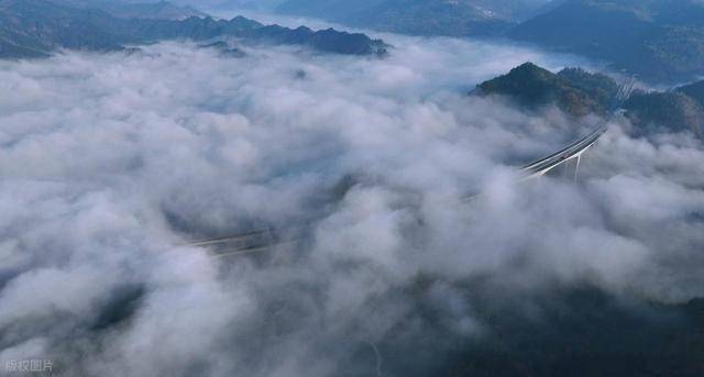 3 个核心条件才能见到！重庆酉沿高速云海奇观，车辆穿行如闯天宫 (图8)