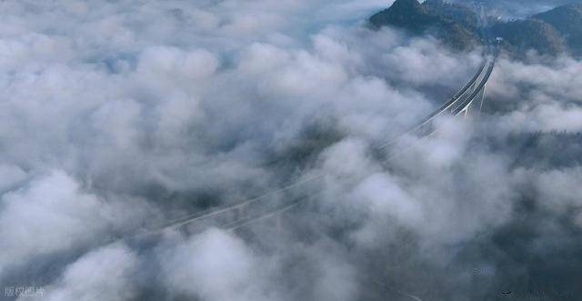 3 个核心条件才能见到！重庆酉沿高速云海奇观，车辆穿行如闯天宫 (图11)