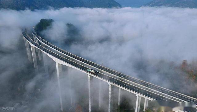 3 个核心条件才能见到！重庆酉沿高速云海奇观，车辆穿行如闯天宫 (图13)