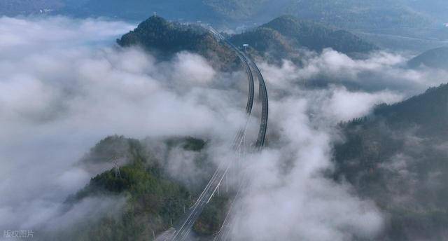 3 个核心条件才能见到！重庆酉沿高速云海奇观，车辆穿行如闯天宫 (图15)
