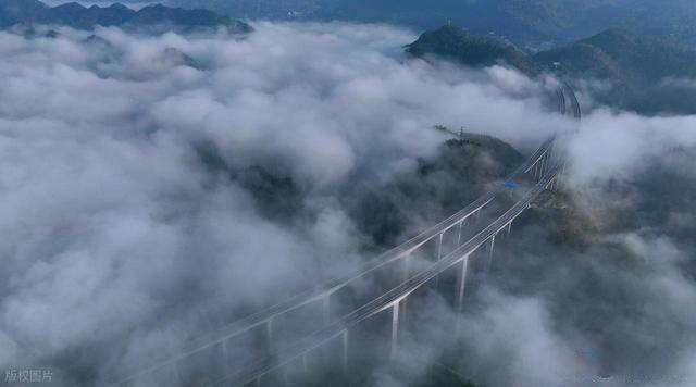 3 个核心条件才能见到！重庆酉沿高速云海奇观，车辆穿行如闯天宫 (图17)