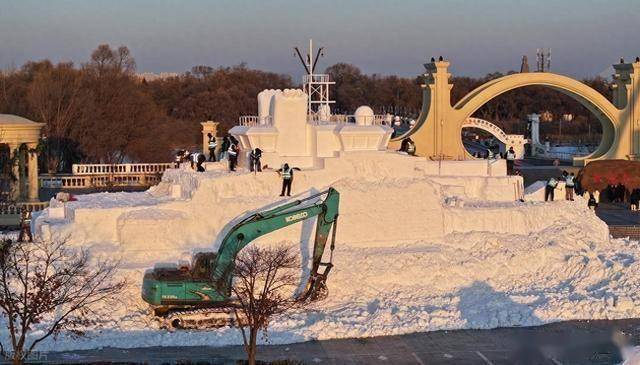 哈尔滨雪博会火出圈！零下20℃的坚守，他们用白雪雕出童话世界 (图1)