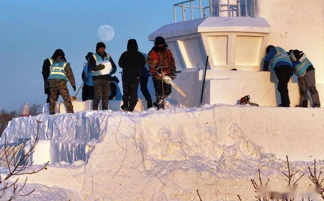 哈尔滨雪博会火出圈！零下20℃的坚守，他们用白雪雕出童话世界 (图3)