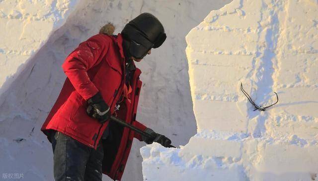 哈尔滨雪博会火出圈！零下20℃的坚守，他们用白雪雕出童话世界 (图2)