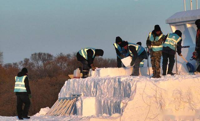 哈尔滨雪博会火出圈！零下20℃的坚守，他们用白雪雕出童话世界 (图9)