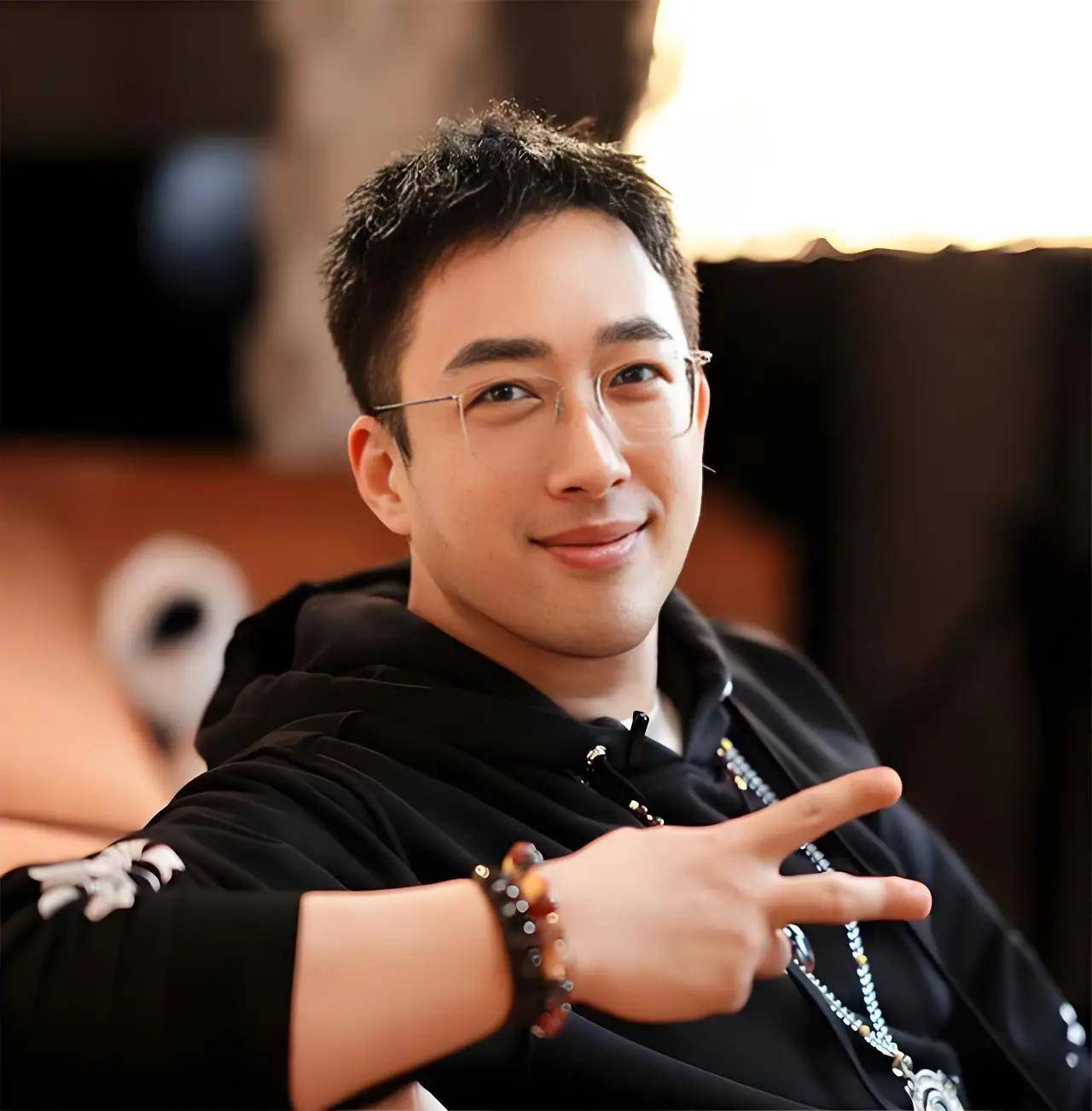 于正起诉百万网红索赔50万,认为节目内容损害其人格权 (图3) 于正起诉百万网红索赔50万,认为节目内容损害其人格权 (图3)