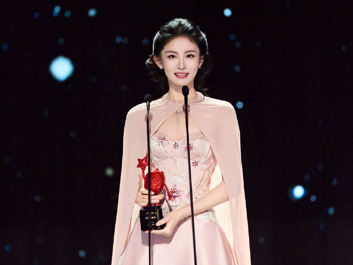 于正说赵晴每天运动超过六小时,网友质疑:武术演员都坚持不下来 (图4) 于正说赵晴每天运动超过六小时,网友质疑:武术演员都坚持不下来 (图4)