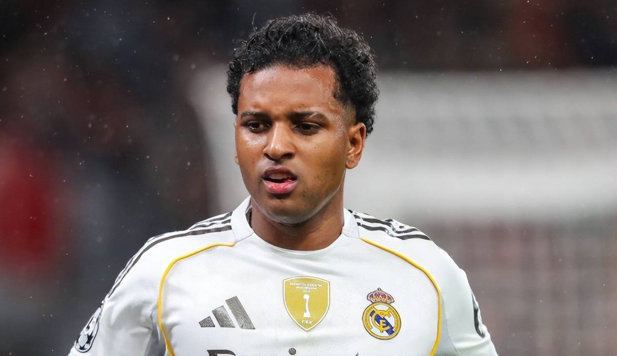 31场颗粒无收,昔日上亿巨星沦为皇马废柴,身价暴跌恐遭阿隆索清洗 (图3) 31场颗粒无收,昔日上亿巨星沦为皇马废柴,身价暴跌恐遭阿隆索清洗 (图3)