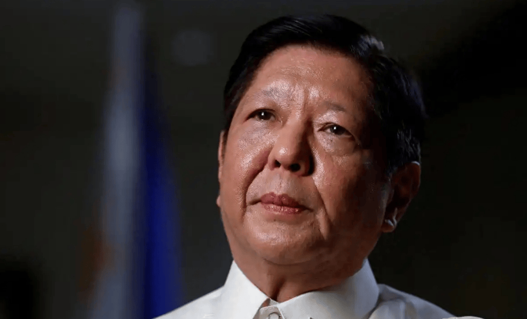 菲律宾军机抵近渚碧礁,解放军向其发射三枚照明弹作为警告,菲军无奈转向离开! (图3) 菲律宾军机抵近渚碧礁,解放军向其发射三枚照明弹作为警告,菲军无奈转向离开! (图3)