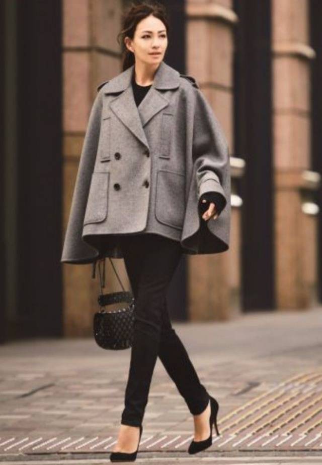 这个冬天,50+姐姐穿“披肩大衣”绝了,优雅又有范(图11) 这个冬天,50+姐姐穿“披肩大衣”绝了,优雅又有范(图11)