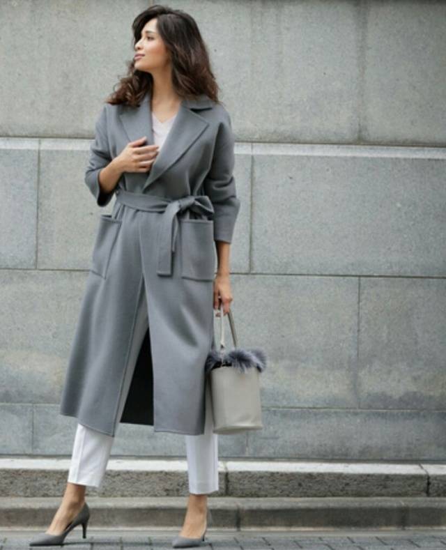 轻熟女的“月光灰”穿搭火了,优雅高级,低调中自有光华 (图12) 轻熟女的“月光灰”穿搭火了,优雅高级,低调中自有光华 (图12)