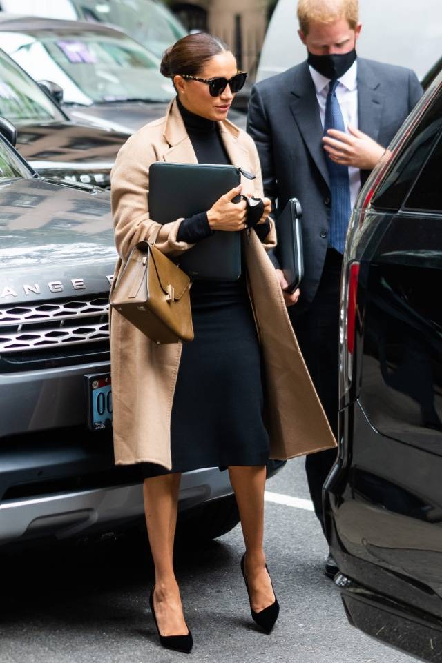 梅根衣品出众，用简约基础款，轻松塑造百变有型的风格 (图10)