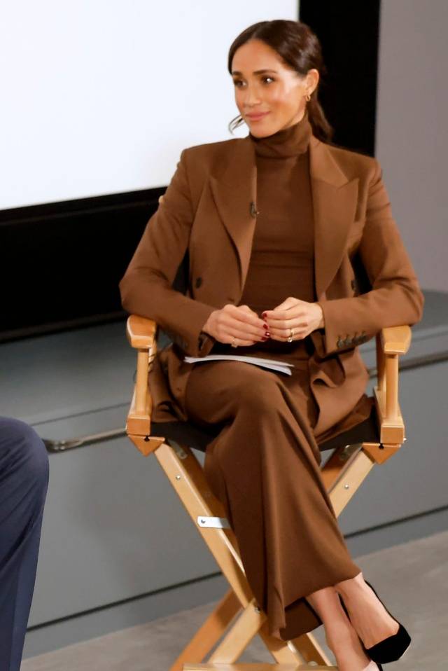 梅根衣品出众，用简约基础款，轻松塑造百变有型的风格 (图15)