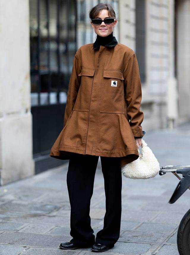 棕色+黑色低调中带高级，根据肤色选对棕色，轻松穿出好气色(图9)