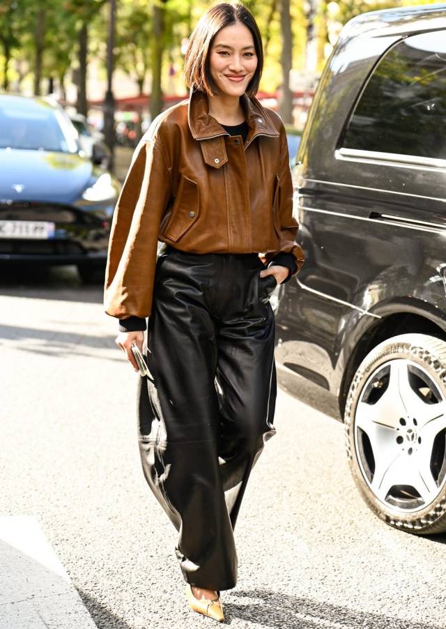 棕色+黑色低调中带高级，根据肤色选对棕色，轻松穿出好气色(图13)