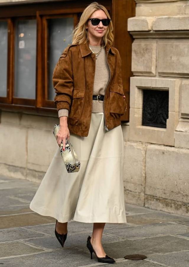 新潮“皮夹克+半裙”，今冬最火炸街组合，美得超有范儿 (图6)