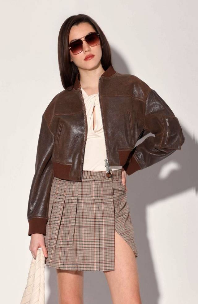 新潮“皮夹克+半裙”，今冬最火炸街组合，美得超有范儿 (图12)