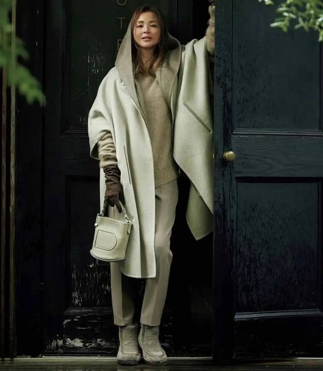 在这个初冬，50+姐姐这样穿，又暖又不费力的时髦(图5)