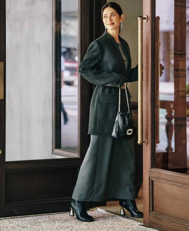 在这个初冬，50+姐姐这样穿，又暖又不费力的时髦(图11)