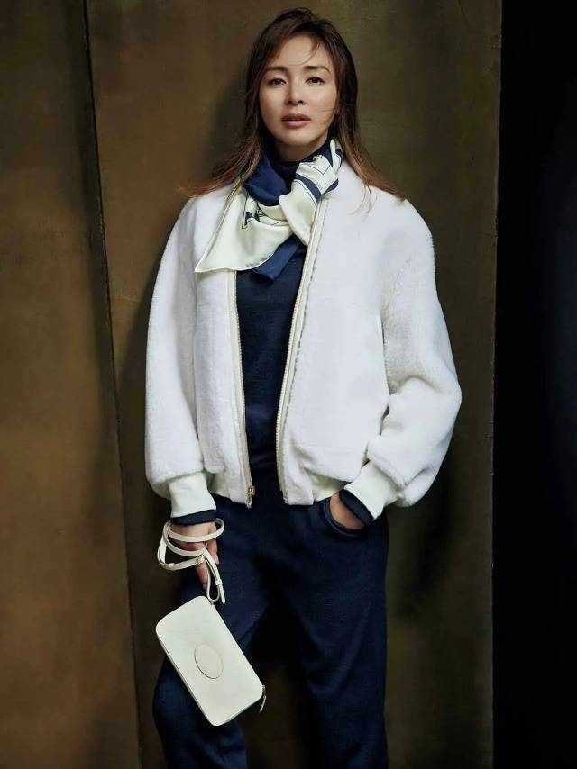 在这个初冬，50+姐姐这样穿，又暖又不费力的时髦(图10)