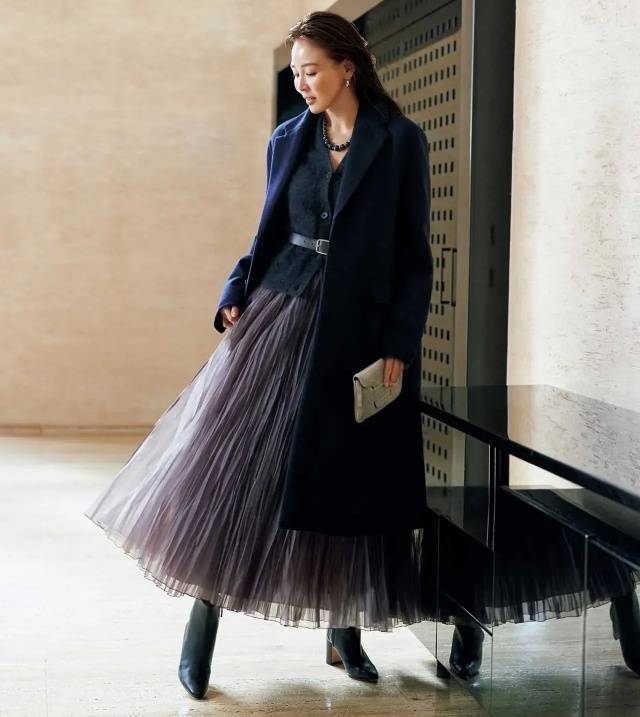 在这个初冬，50+姐姐这样穿，又暖又不费力的时髦(图13)