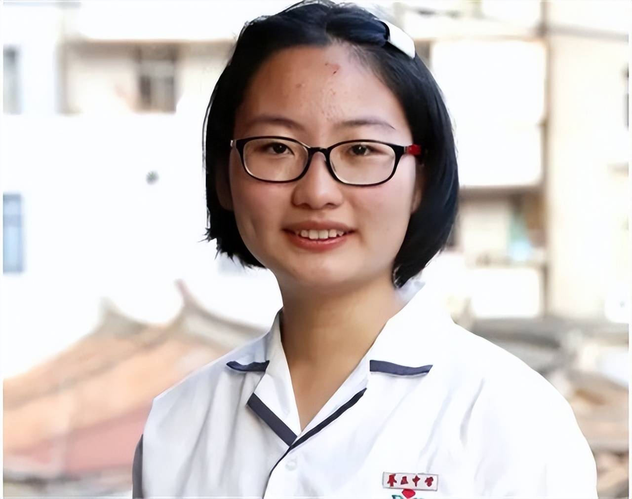 18年高考状元黄亦陈:考入北大,学校奖励40万,改变家庭命运 (图1) 18年高考状元黄亦陈:考入北大,学校奖励40万,改变家庭命运 (图1)