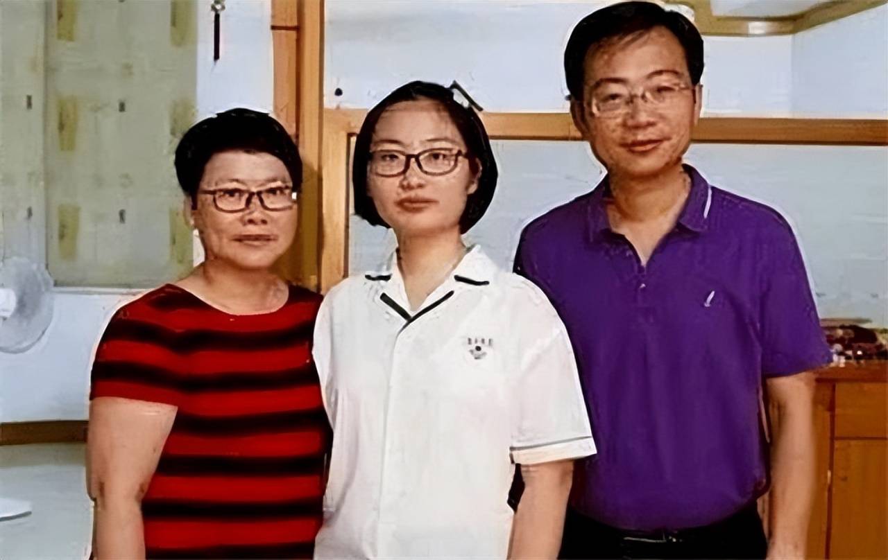 18年高考状元黄亦陈:考入北大,学校奖励40万,改变家庭命运 (图4) 18年高考状元黄亦陈:考入北大,学校奖励40万,改变家庭命运 (图4)