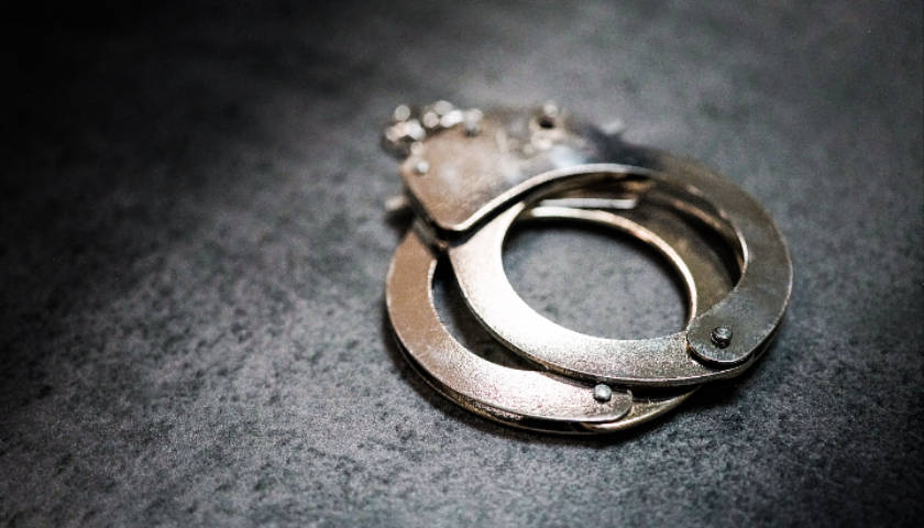 收受巨额财物、“靠石油吃石油”,中国海油原副总经理袁光宇被公诉(图1) 收受巨额财物、“靠石油吃石油”,中国海油原副总经理袁光宇被公诉(图1)