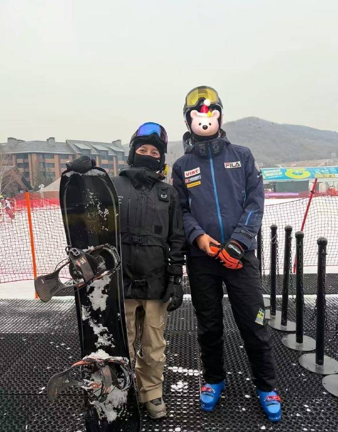 李维嘉撞脸俄罗斯小美人!网友:年过半百拍成迪丽热巴 (图3) 李维嘉撞脸俄罗斯小美人!网友:年过半百拍成迪丽热巴 (图3)