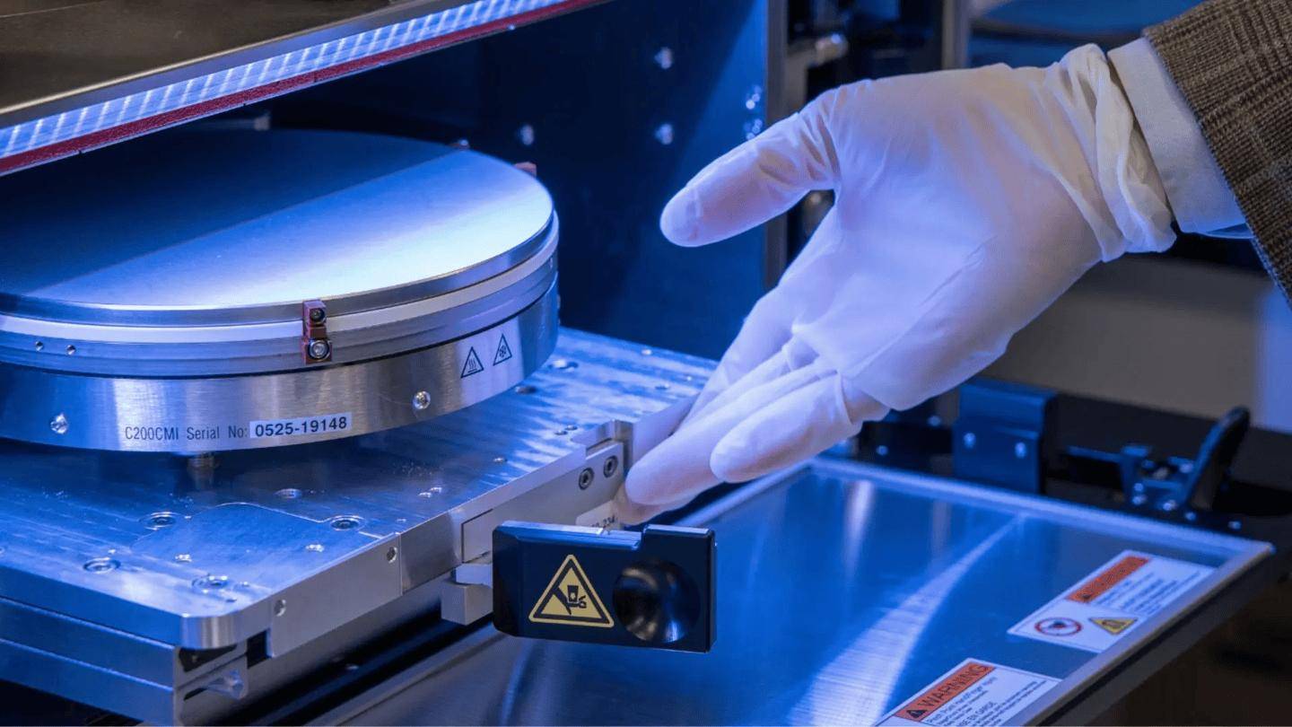 美国工程师研发出新型3D芯片,性能超2D芯片一个数量级 (图1) 美国工程师研发出新型3D芯片,性能超2D芯片一个数量级 (图1)