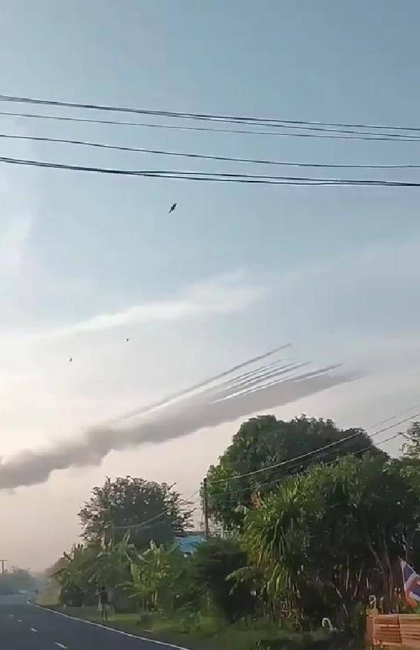 战局急转,03远火炸泰国水坝?中械远火,压得泰柬两军喘不过气来 (图7) 战局急转,03远火炸泰国水坝?中械远火,压得泰柬两军喘不过气来 (图7)