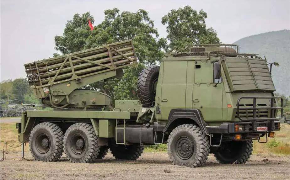 战局急转,03远火炸泰国水坝?中械远火,压得泰柬两军喘不过气来 (图8) 战局急转,03远火炸泰国水坝?中械远火,压得泰柬两军喘不过气来 (图8)