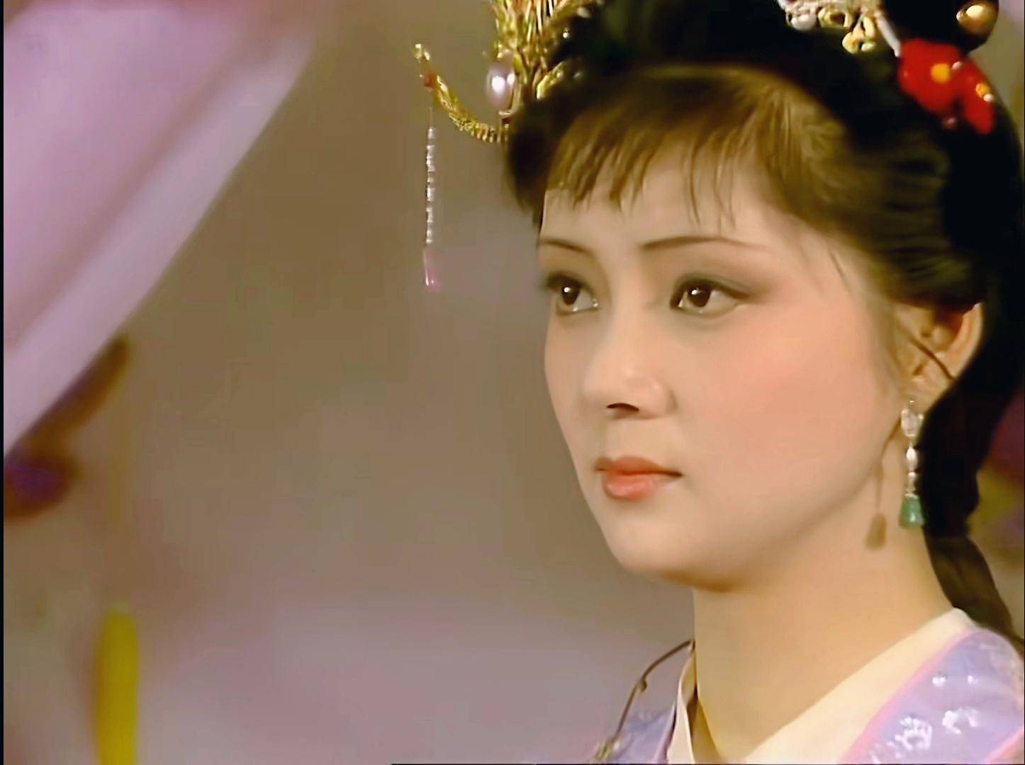 聪明人的“不费力社交”：薛宝钗为何不刻意讨好贾母？ (图1)