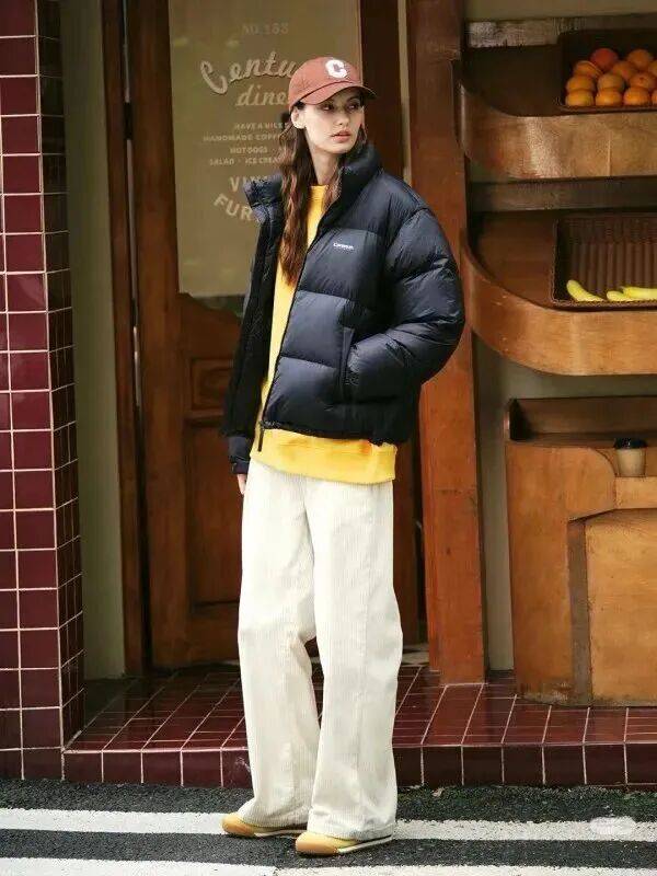 今冬“阔腿裤”新穿法火了,搭配短外套显高显瘦,这么穿才更时髦 (图11) 今冬“阔腿裤”新穿法火了,搭配短外套显高显瘦,这么穿才更时髦 (图11)