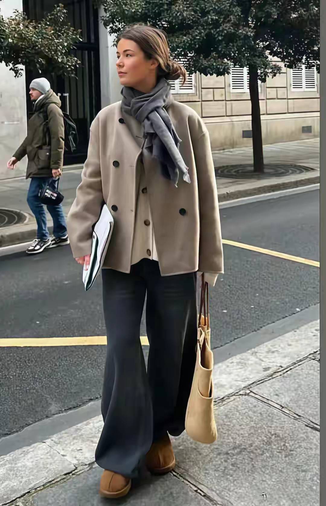 今冬“阔腿裤”新穿法火了,搭配短外套显高显瘦,这么穿才更时髦 (图14) 今冬“阔腿裤”新穿法火了,搭配短外套显高显瘦,这么穿才更时髦 (图14)