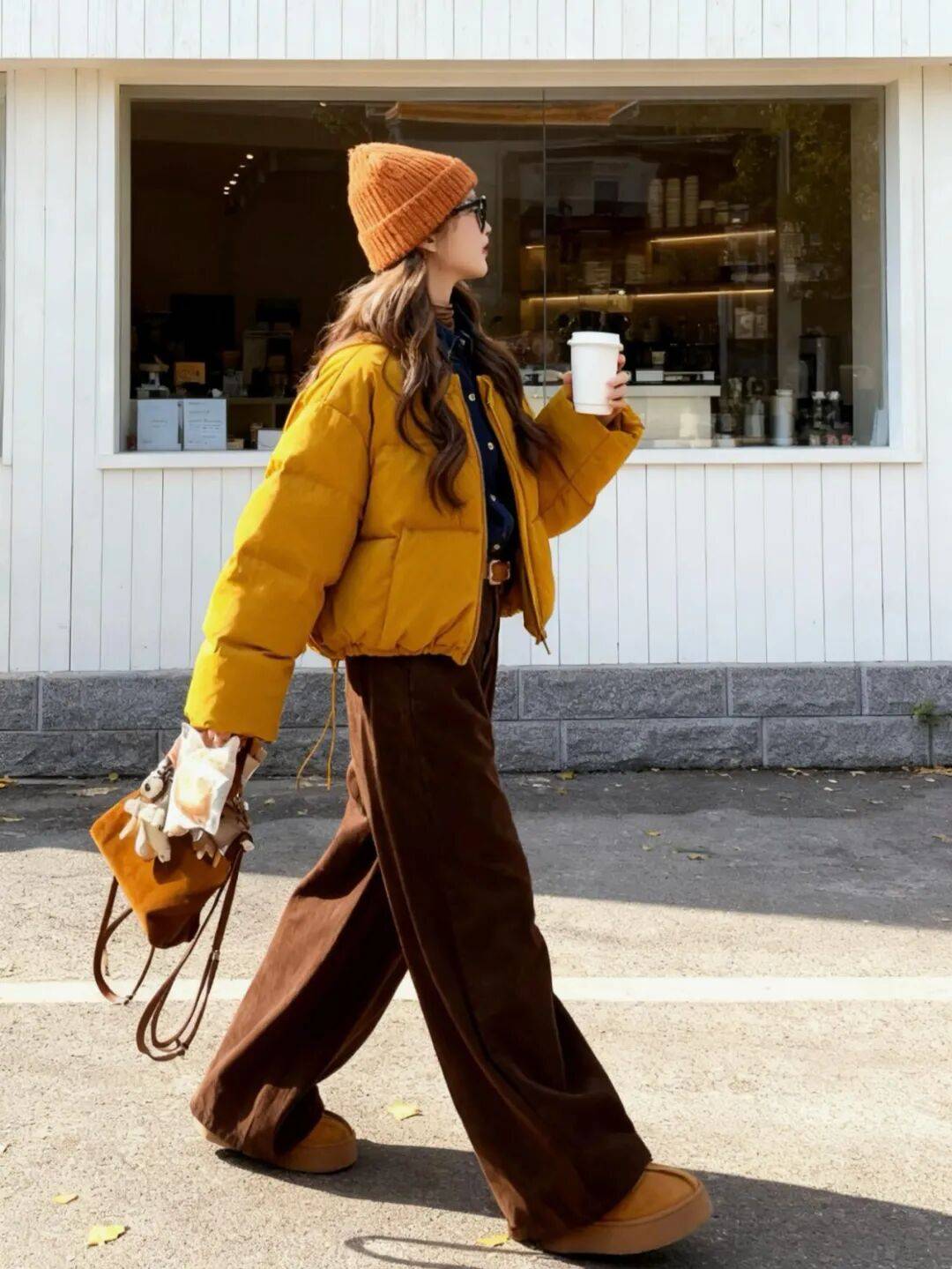 今冬“阔腿裤”新穿法火了,搭配短外套显高显瘦,这么穿才更时髦 (图16) 今冬“阔腿裤”新穿法火了,搭配短外套显高显瘦,这么穿才更时髦 (图16)