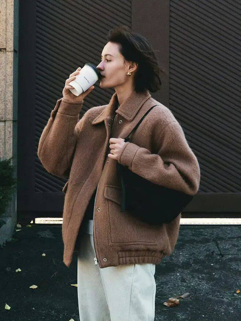 今冬“阔腿裤”新穿法火了,搭配短外套显高显瘦,这么穿才更时髦 (图17) 今冬“阔腿裤”新穿法火了,搭配短外套显高显瘦,这么穿才更时髦 (图17)