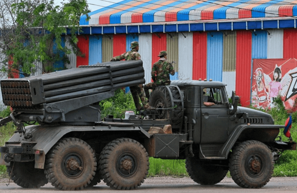 边境战火再升级,泰国总理压根没理特朗普,不把洪森父子打垮不罢休? (图2) 边境战火再升级,泰国总理压根没理特朗普,不把洪森父子打垮不罢休? (图2)