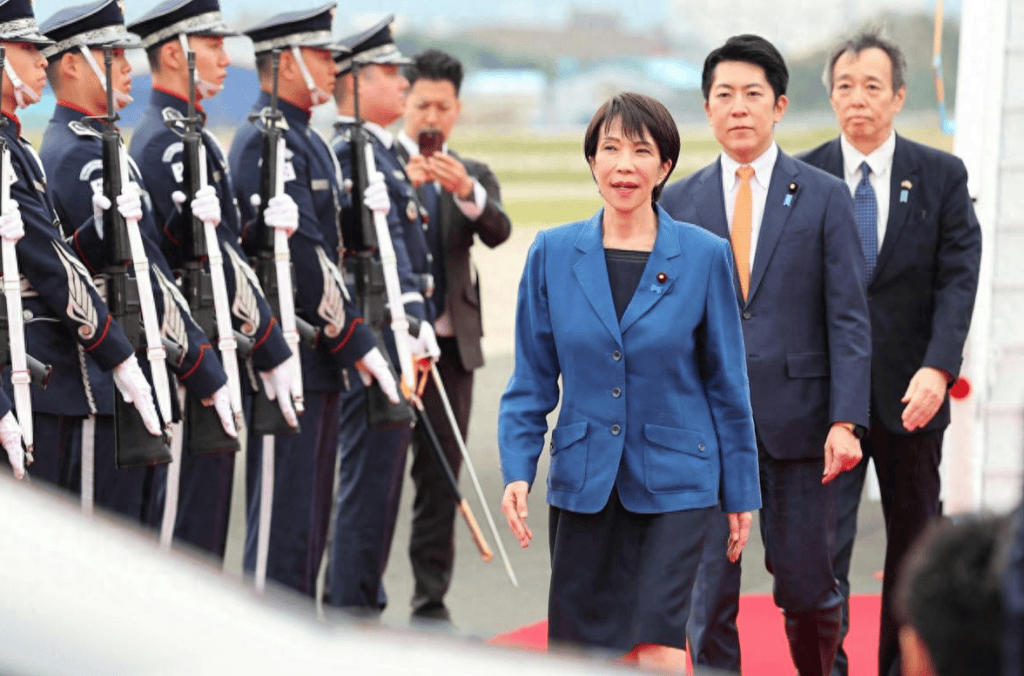 高市早苗还没认错,第二个“日本”浮出水面?解放军第一时间反制! (图1) 高市早苗还没认错,第二个“日本”浮出水面?解放军第一时间反制! (图1)