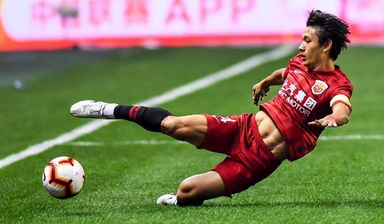 昔日庸才成争冠最关键人物,球员标杆,中超属他最自律 (图2) 昔日庸才成争冠最关键人物,球员标杆,中超属他最自律 (图2)