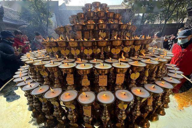 万盏灯火映长安!广仁寺燃灯节引万人奔赴,藏着西安文旅密码 (图2) 万盏灯火映长安!广仁寺燃灯节引万人奔赴,藏着西安文旅密码 (图2)