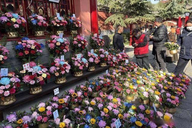 万盏灯火映长安!广仁寺燃灯节引万人奔赴,藏着西安文旅密码 (图12) 万盏灯火映长安!广仁寺燃灯节引万人奔赴,藏着西安文旅密码 (图12)
