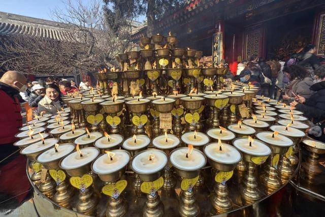 万盏灯火映长安!广仁寺燃灯节引万人奔赴,藏着西安文旅密码 (图13) 万盏灯火映长安!广仁寺燃灯节引万人奔赴,藏着西安文旅密码 (图13)