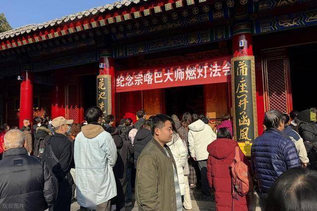 万盏灯火映长安!广仁寺燃灯节引万人奔赴,藏着西安文旅密码 (图14) 万盏灯火映长安!广仁寺燃灯节引万人奔赴,藏着西安文旅密码 (图14)