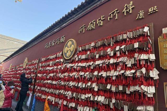 万盏灯火映长安!广仁寺燃灯节引万人奔赴,藏着西安文旅密码 (图16) 万盏灯火映长安!广仁寺燃灯节引万人奔赴,藏着西安文旅密码 (图16)