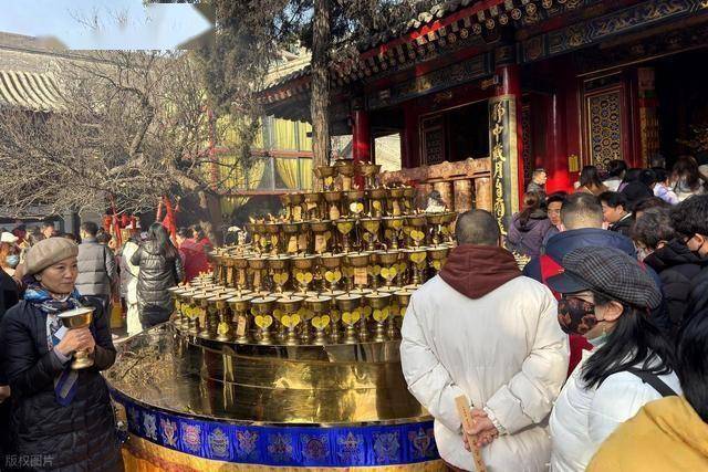 万盏灯火映长安!广仁寺燃灯节引万人奔赴,藏着西安文旅密码 (图15) 万盏灯火映长安!广仁寺燃灯节引万人奔赴,藏着西安文旅密码 (图15)