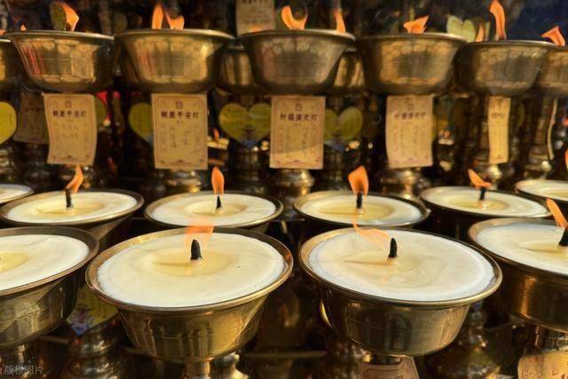 万盏灯火映长安!广仁寺燃灯节引万人奔赴,藏着西安文旅密码 (图19) 万盏灯火映长安!广仁寺燃灯节引万人奔赴,藏着西安文旅密码 (图19)